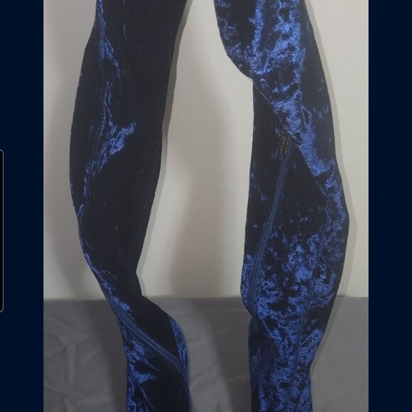 Cape Robbin - Picture 2 of 4